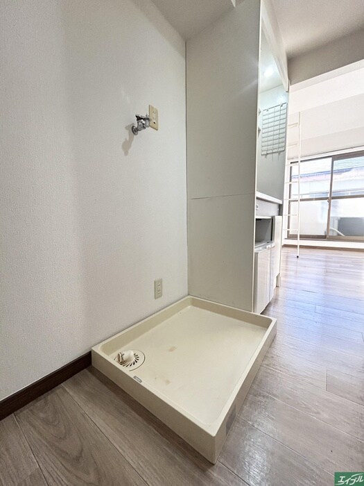 物件内観写真16　(洗濯機置場)