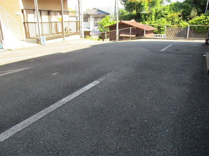物件外観写真3　(駐車場)
