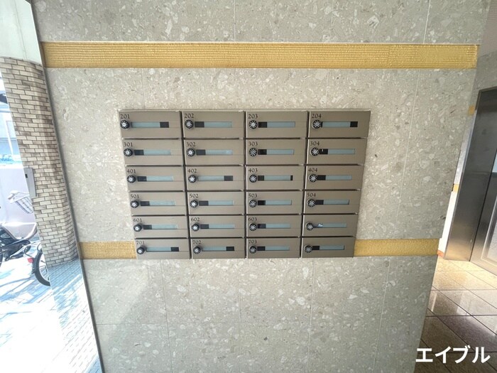 物件外観写真4　(エントランス部分)