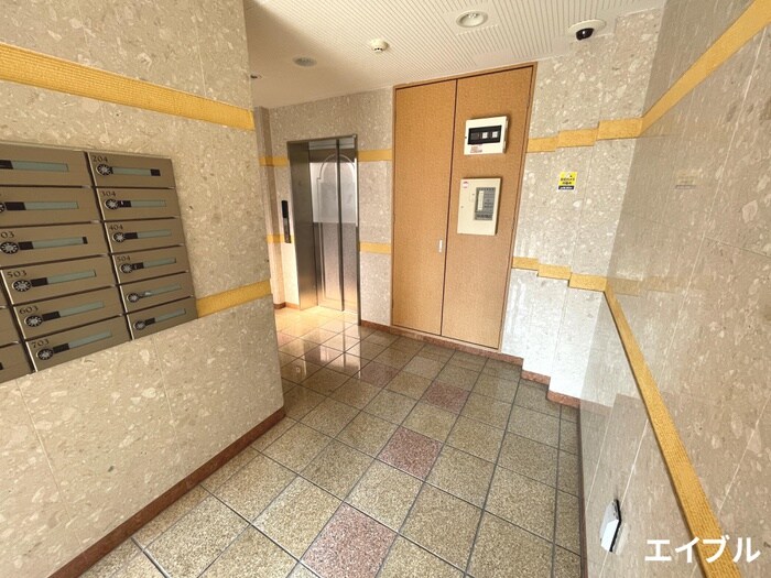 物件外観写真5　(エントランス部分)