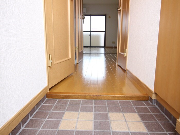 物件内観写真10　(玄関)