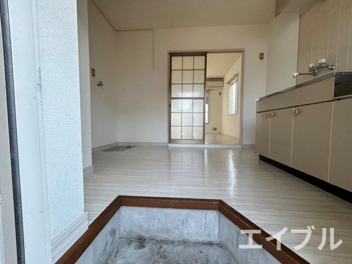 物件内観写真9　(玄関)