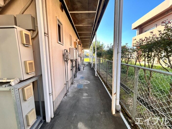 物件外観写真3　(エントランス部分)