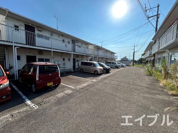 物件外観写真5　(駐車場)