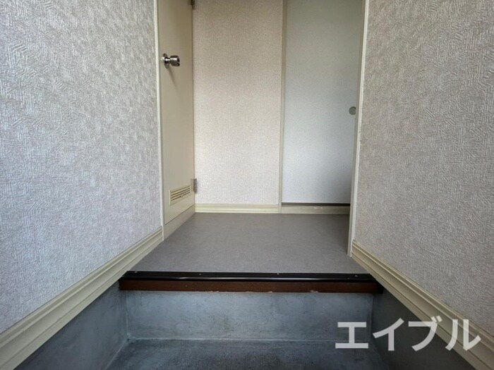 物件内観写真11　(玄関)
