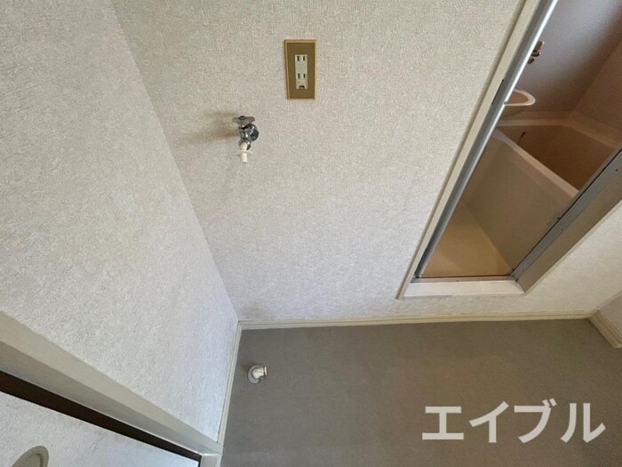 物件内観写真15　(洗濯機置場)