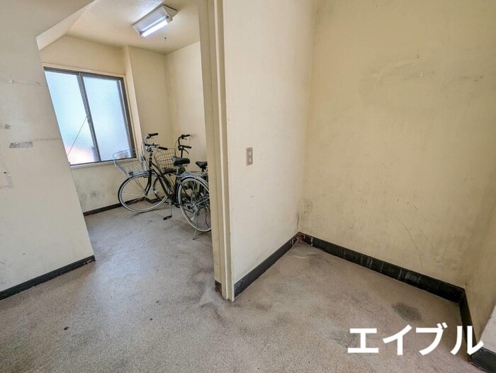 物件外観写真2　(駐輪場)