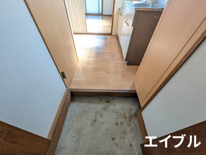 物件内観写真16　(玄関)