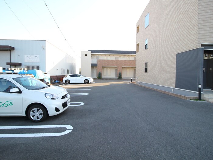 物件外観写真2　(駐車場)