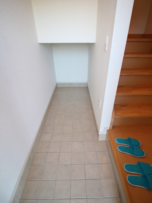 物件内観写真10　(玄関)