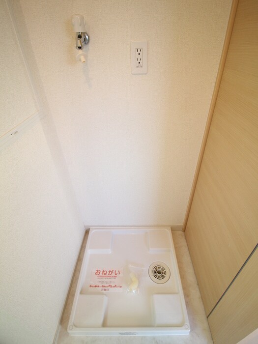 物件内観写真13　(洗濯機置場)