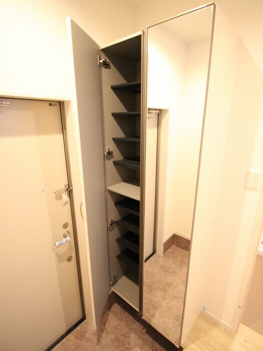 物件内観写真5　(靴箱)