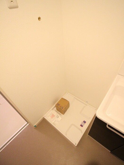 物件内観写真8　(洗濯機置場)