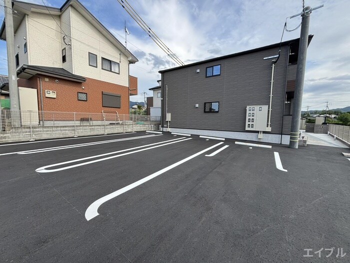 物件外観写真4　(駐車場)