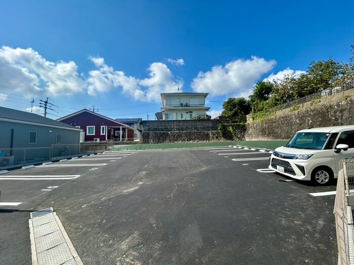 物件外観写真4　(駐車場)