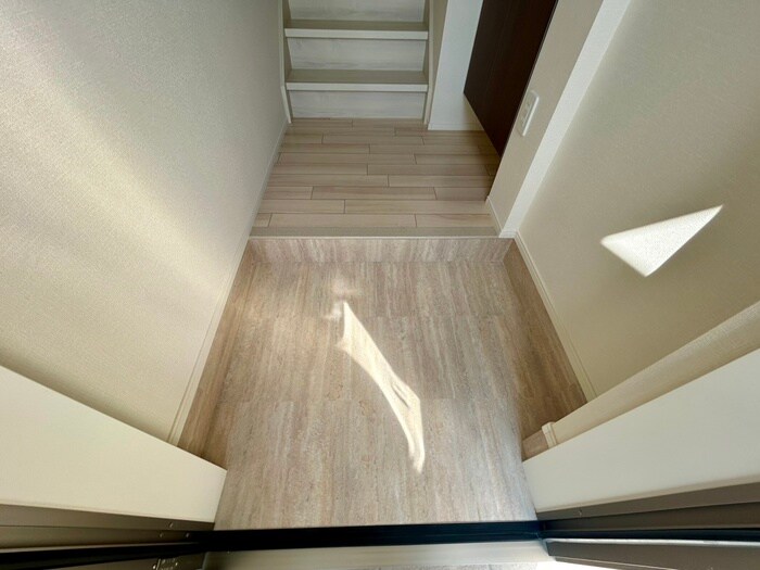 物件内観写真13　(玄関)