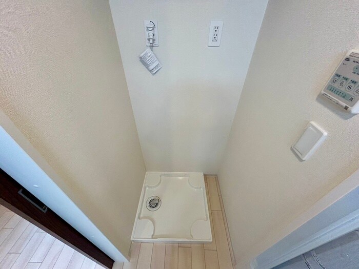 物件内観写真16　(洗濯機置場)