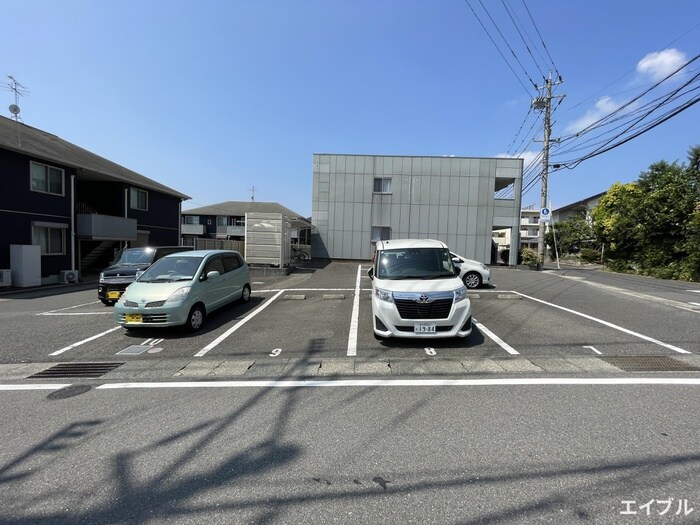 物件外観写真2　(駐車場)