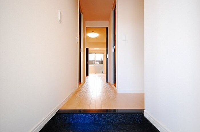 物件内観写真9　(玄関)