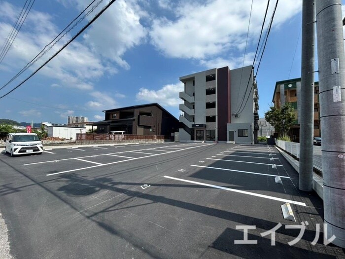 物件外観写真3　(駐車場)