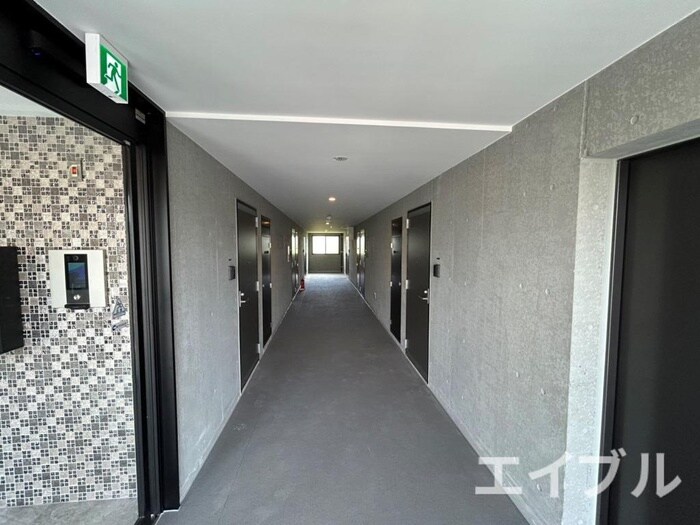 物件外観写真6　(エントランス部分)