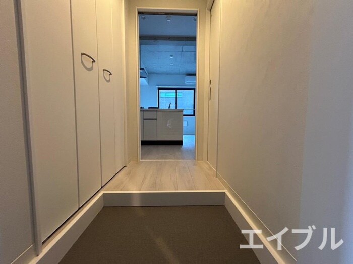 物件内観写真11　(玄関)