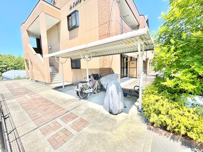 物件外観写真4　(駐輪場)