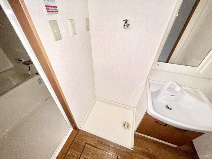 物件内観写真10　(洗濯機置場)