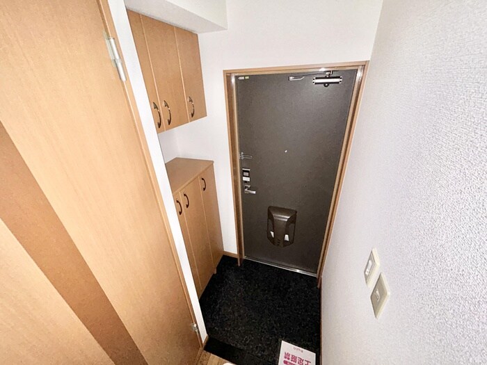 物件内観写真12　(玄関)