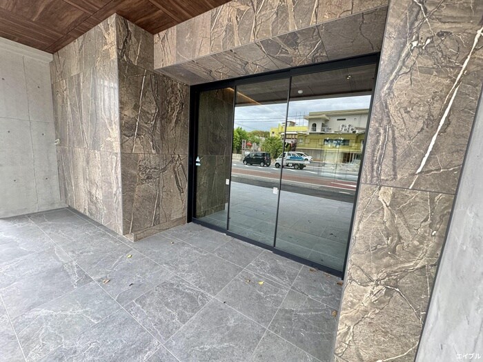 物件外観写真3　(エントランス部分)