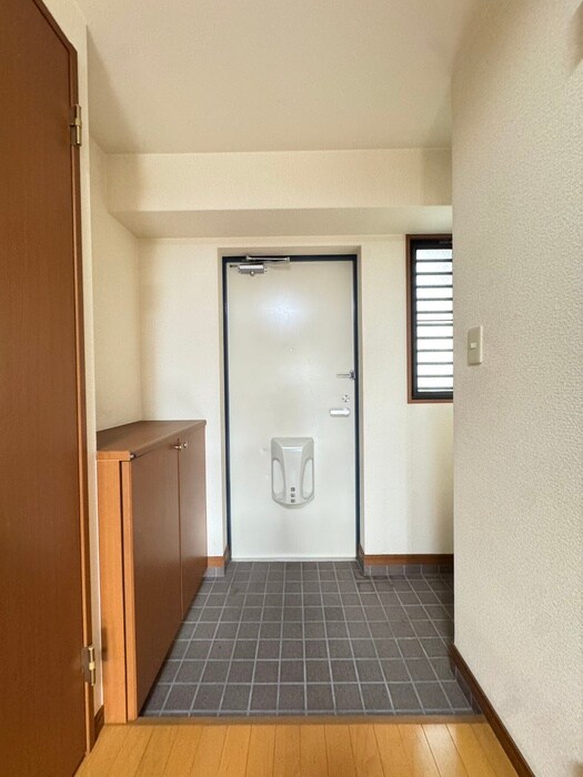 物件内観写真11　(玄関)