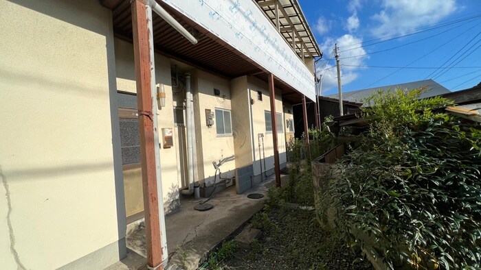 物件外観写真3　(エントランス部分)