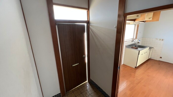 物件内観写真10　(玄関)