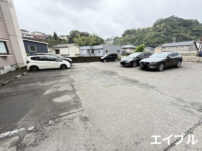 物件外観写真3　(駐車場)