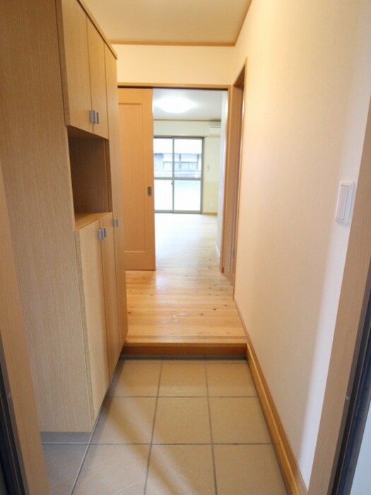 物件内観写真5　(玄関)