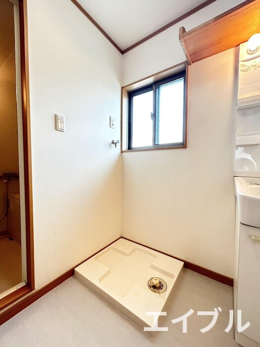 物件内観写真7　(洗濯機置場)