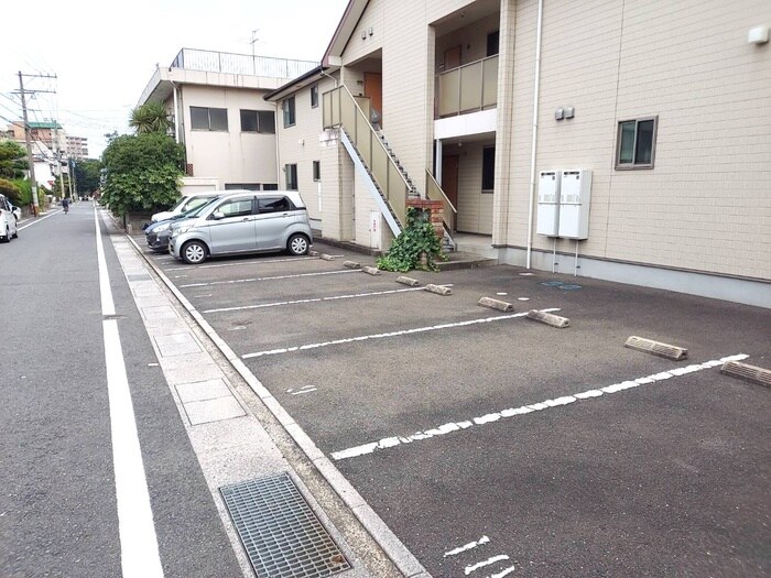 物件外観写真3　(駐車場)