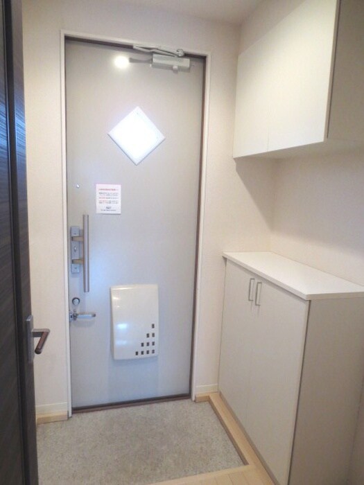 物件内観写真11　(玄関)