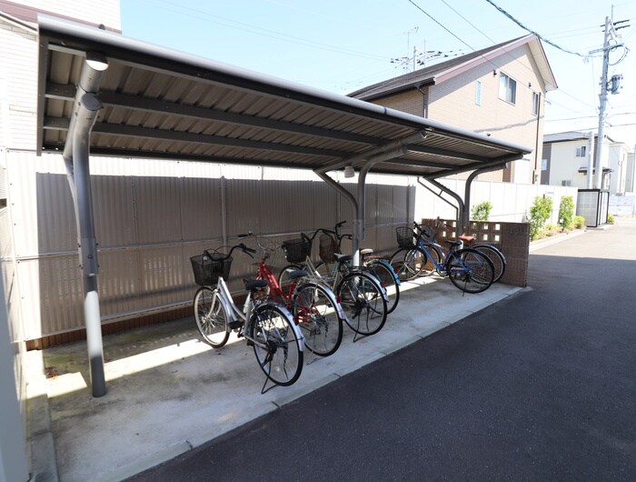 物件外観写真4　(駐輪場)