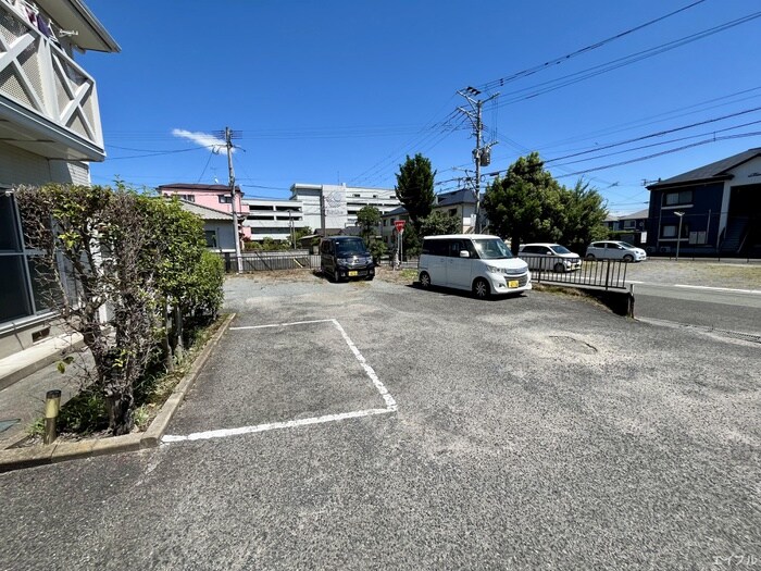 物件外観写真3　(駐車場)
