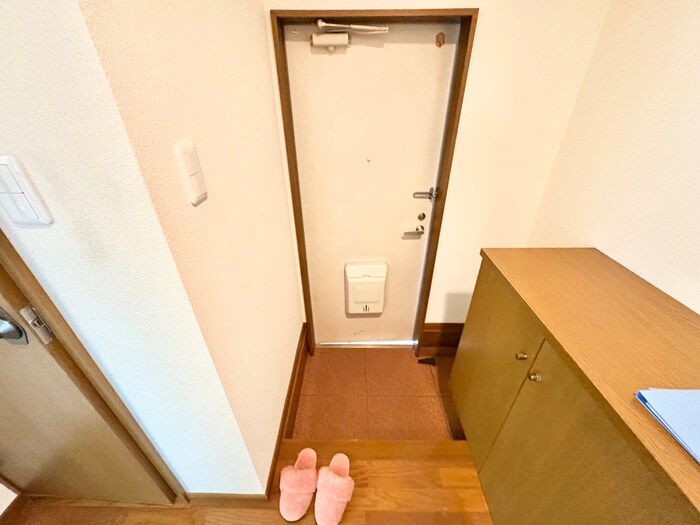 物件内観写真12　(玄関)