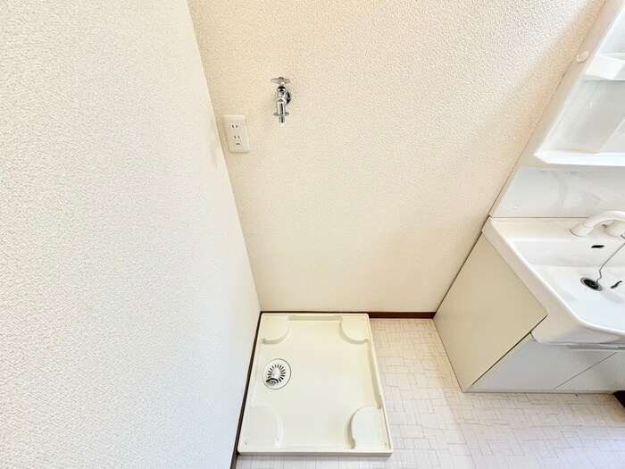 物件内観写真16　(洗濯機置場)