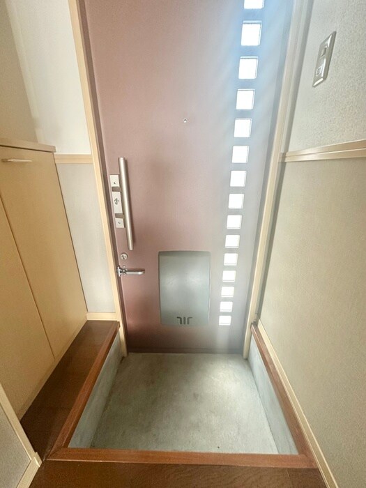 物件内観写真10　(玄関)