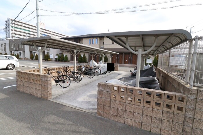 物件外観写真3　(駐輪場)