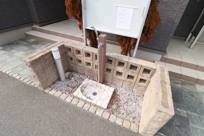 物件外観写真5　(エントランス部分)