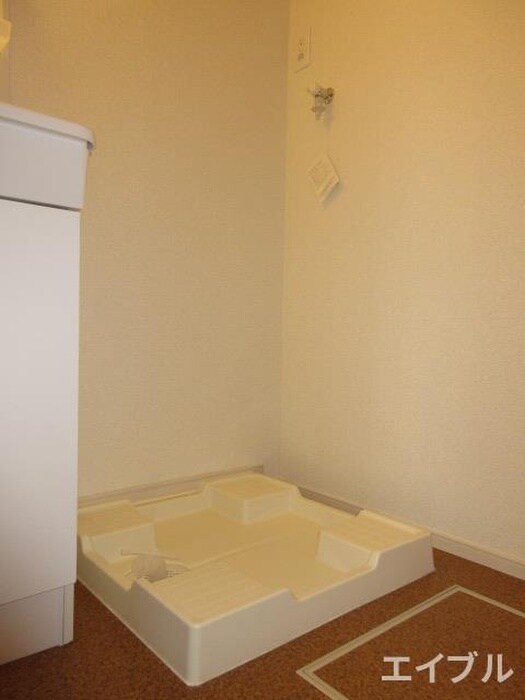 物件内観写真13　(洗濯機置場)