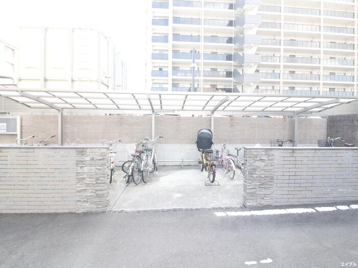 物件外観写真5　(駐輪場)