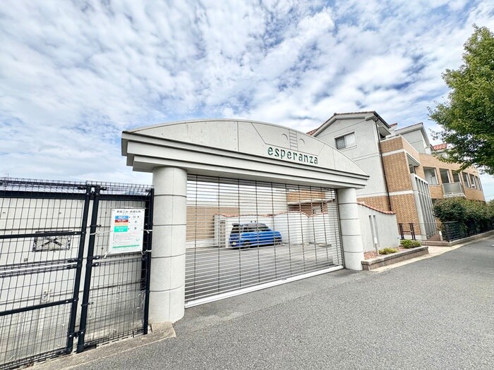 物件外観写真4　(エントランス部分)