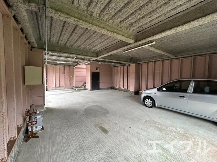 物件外観写真3　(駐車場)