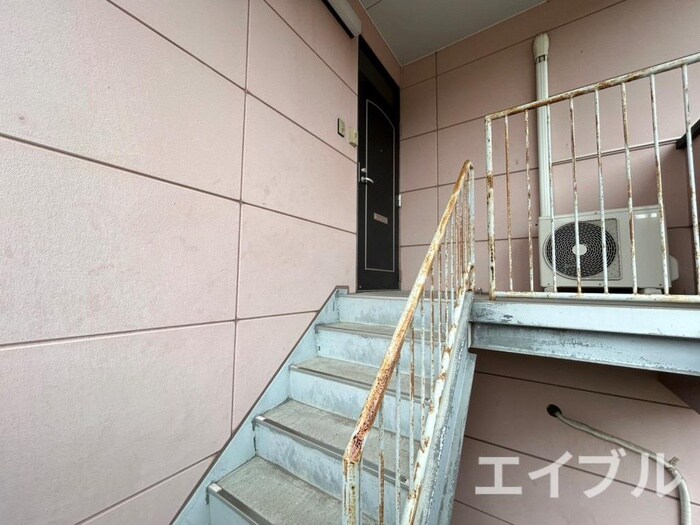 物件外観写真5　(エントランス部分)